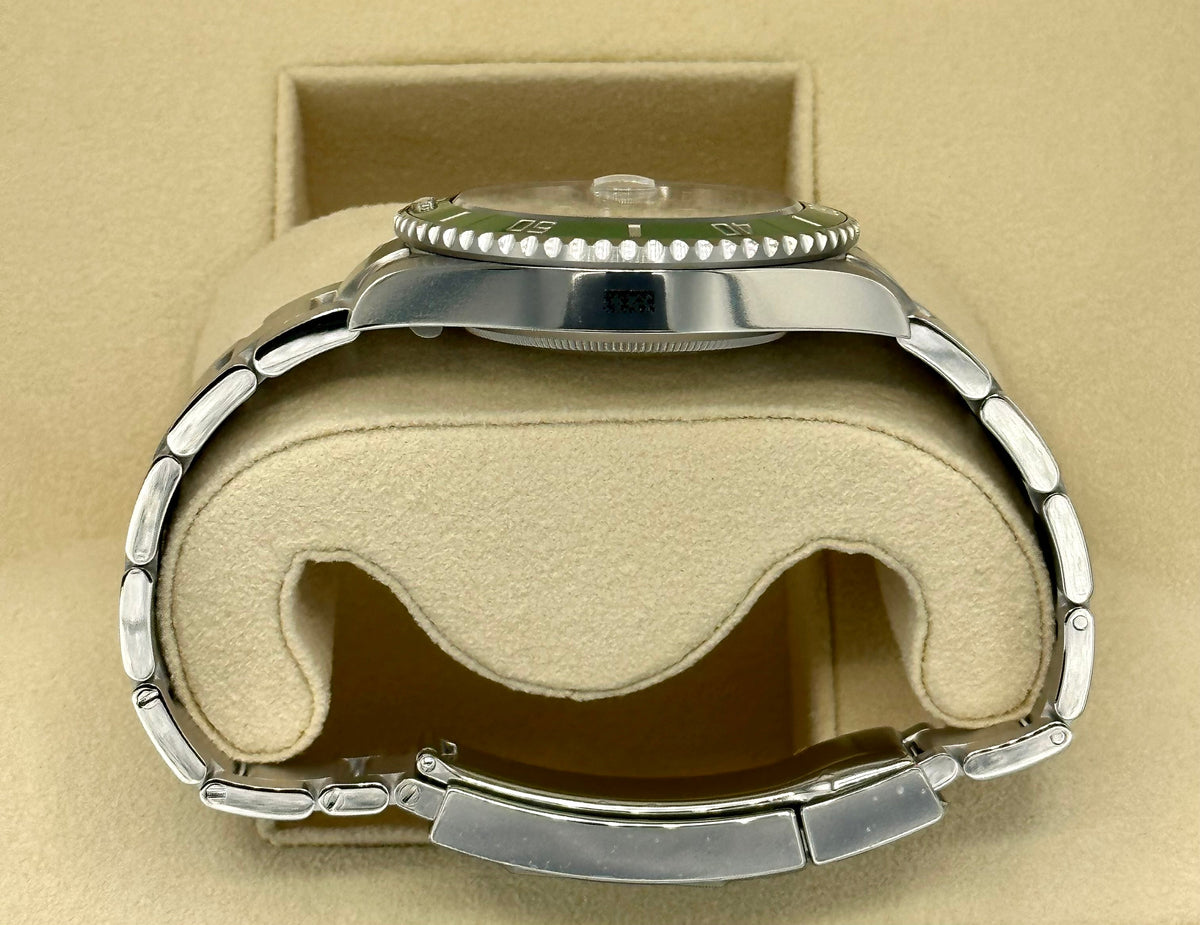 New 2023 Rolex Submariner "Starbucks" 41mm 126610LV MK2 Dial