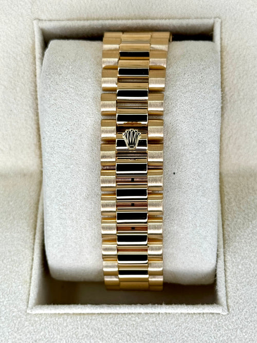 1995 Rolex Day-Date 36mm 18238 Presidential Champagne Dial