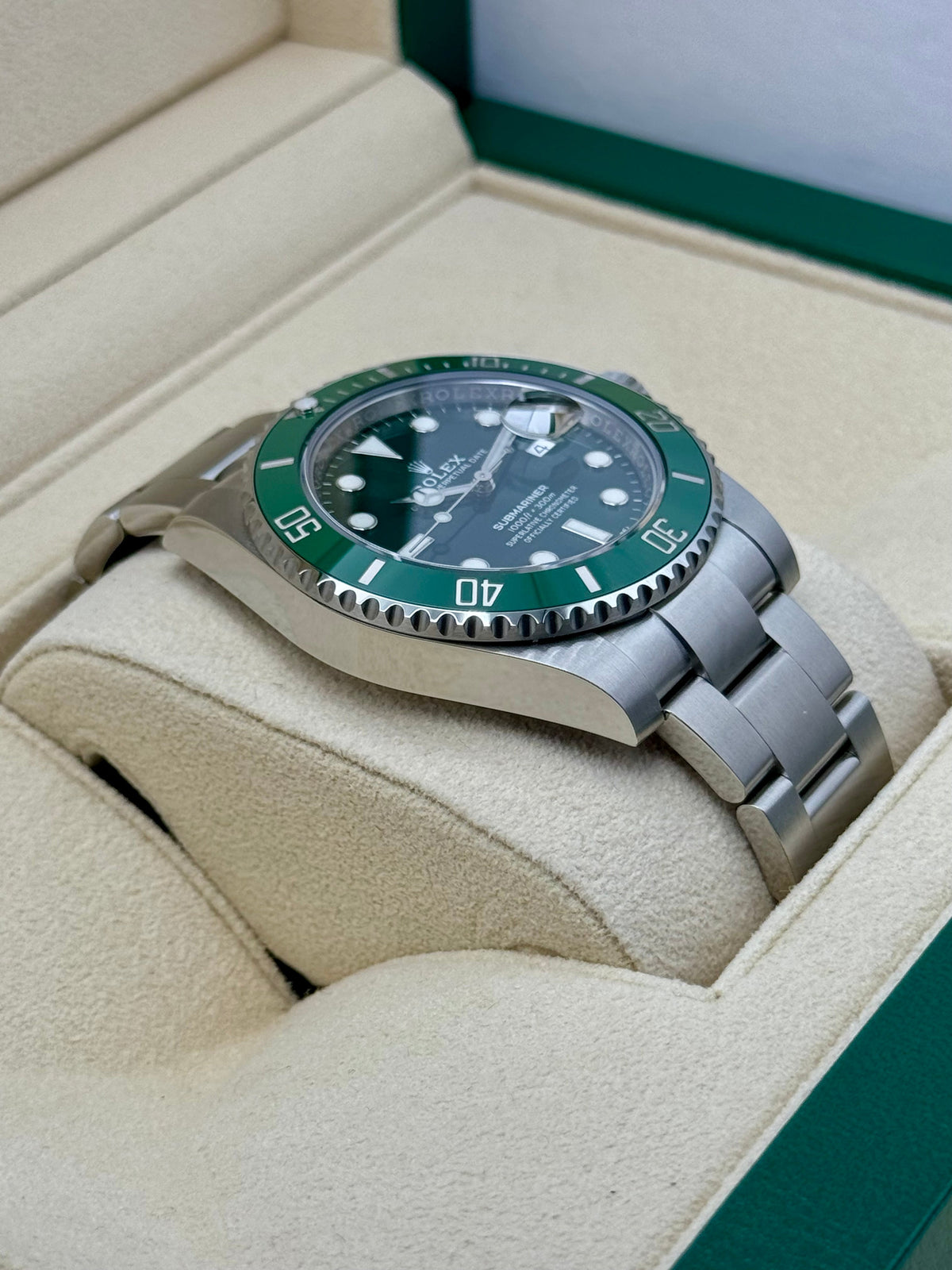 NEW 2020 Rolex Submariner "Hulk" 40mm 116610LV Green Dial