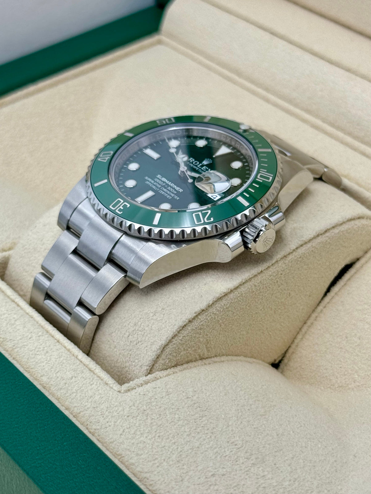 NEW 2020 Rolex Submariner "Hulk" 40mm 116610LV Green Dial