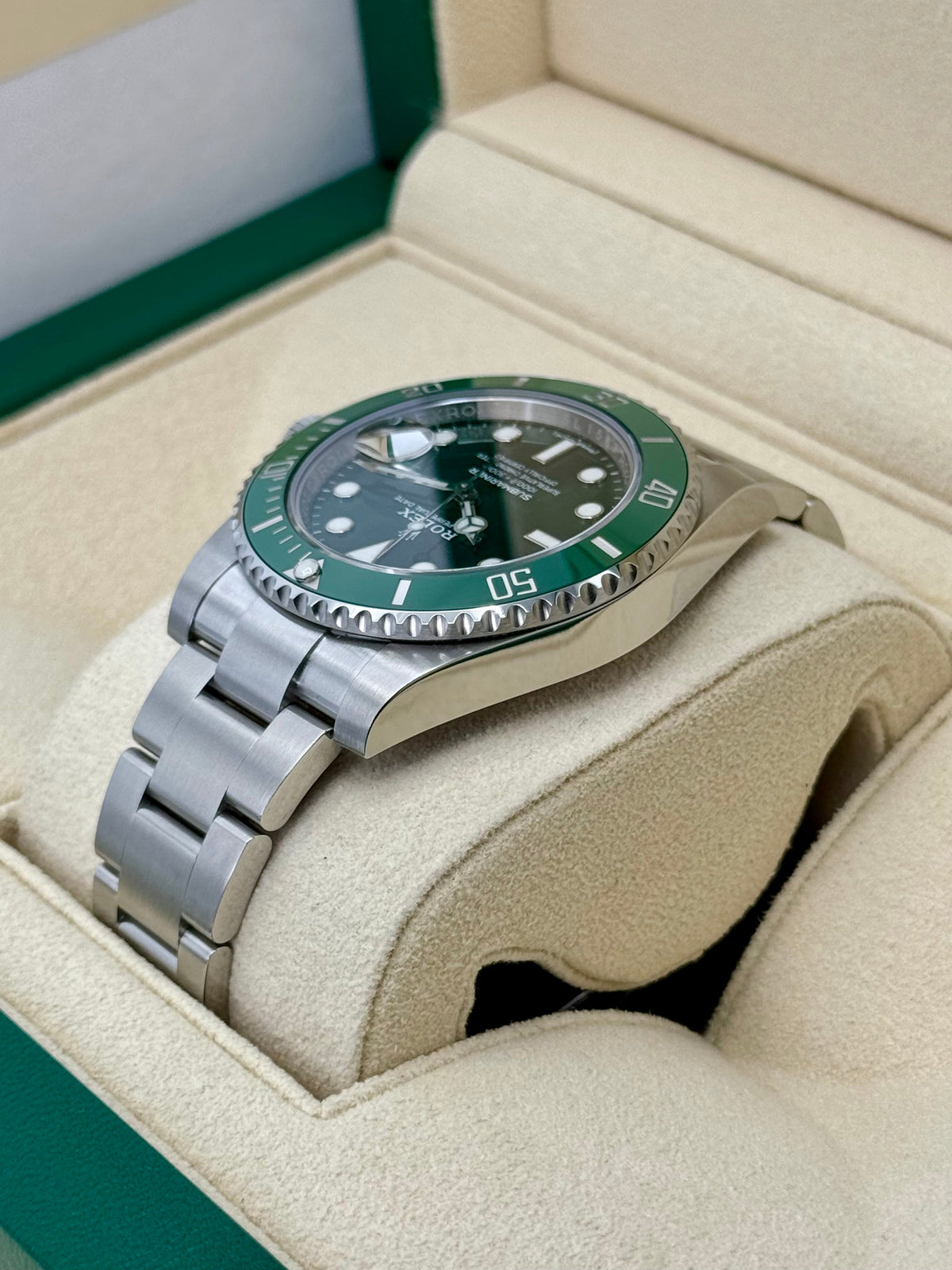 NEW 2020 Rolex Submariner "Hulk" 40mm 116610LV Green Dial