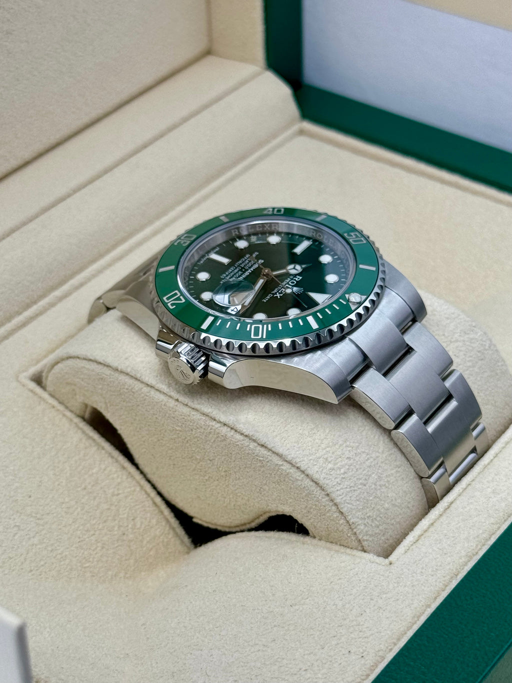 NEW 2020 Rolex Submariner "Hulk" 40mm 116610LV Green Dial