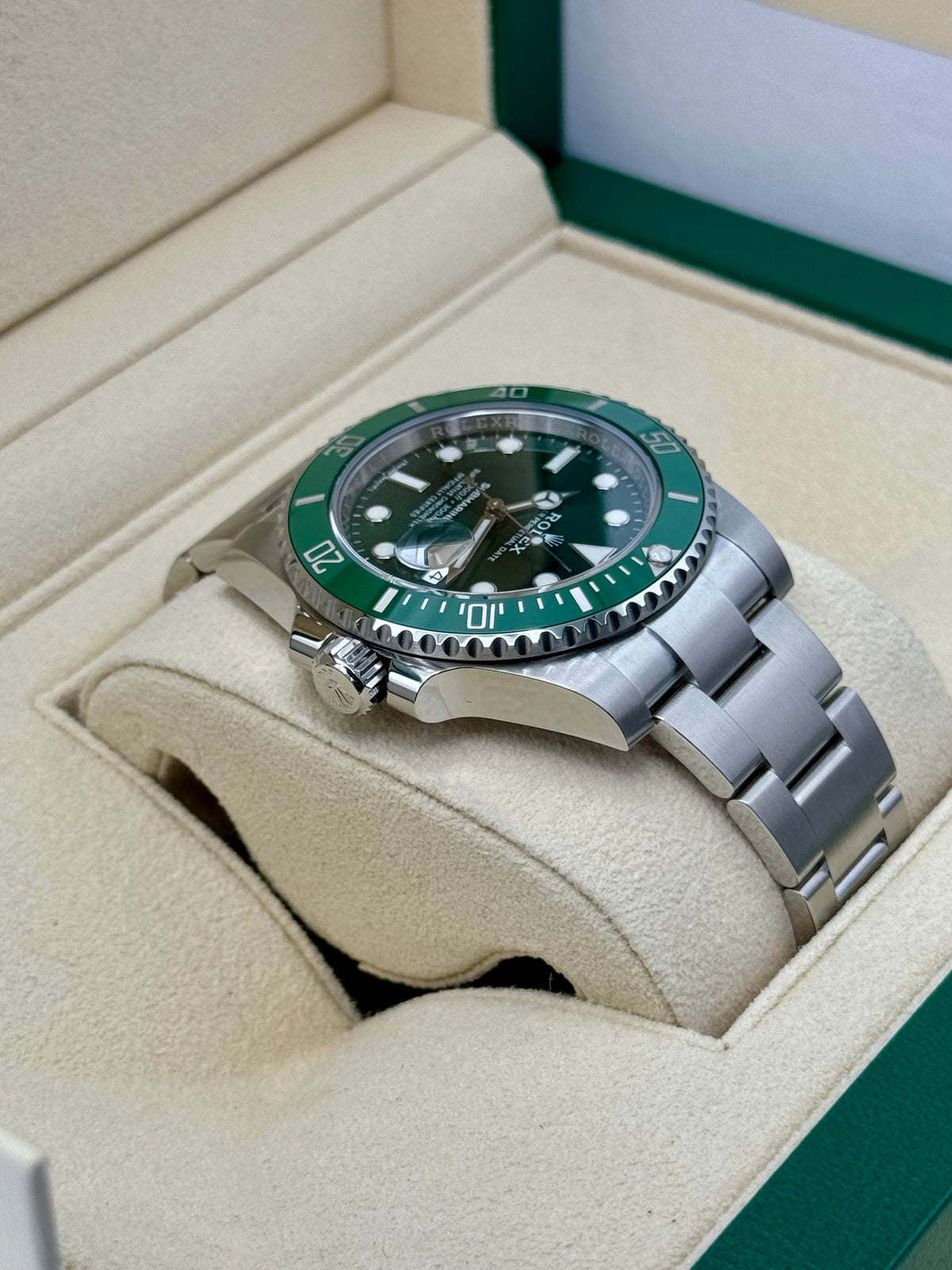 NEW 2020 Rolex Submariner "Hulk" 40mm 116610LV Green Dial