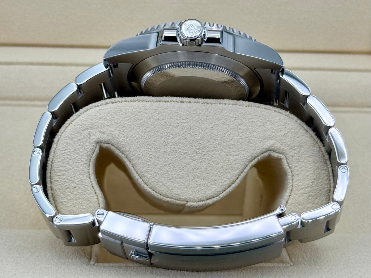 NEW 2020 Rolex Submariner "Hulk" 40mm 116610LV Green Dial