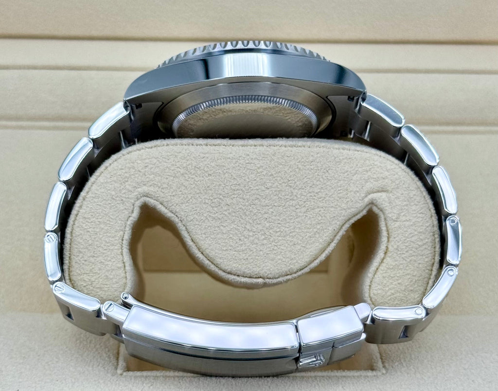 NEW 2020 Rolex Submariner "Hulk" 40mm 116610LV Green Dial