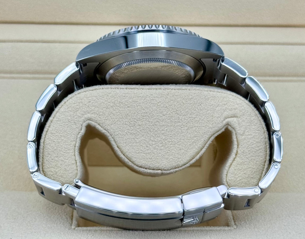 NEW 2020 Rolex Submariner "Hulk" 40mm 116610LV Green Dial
