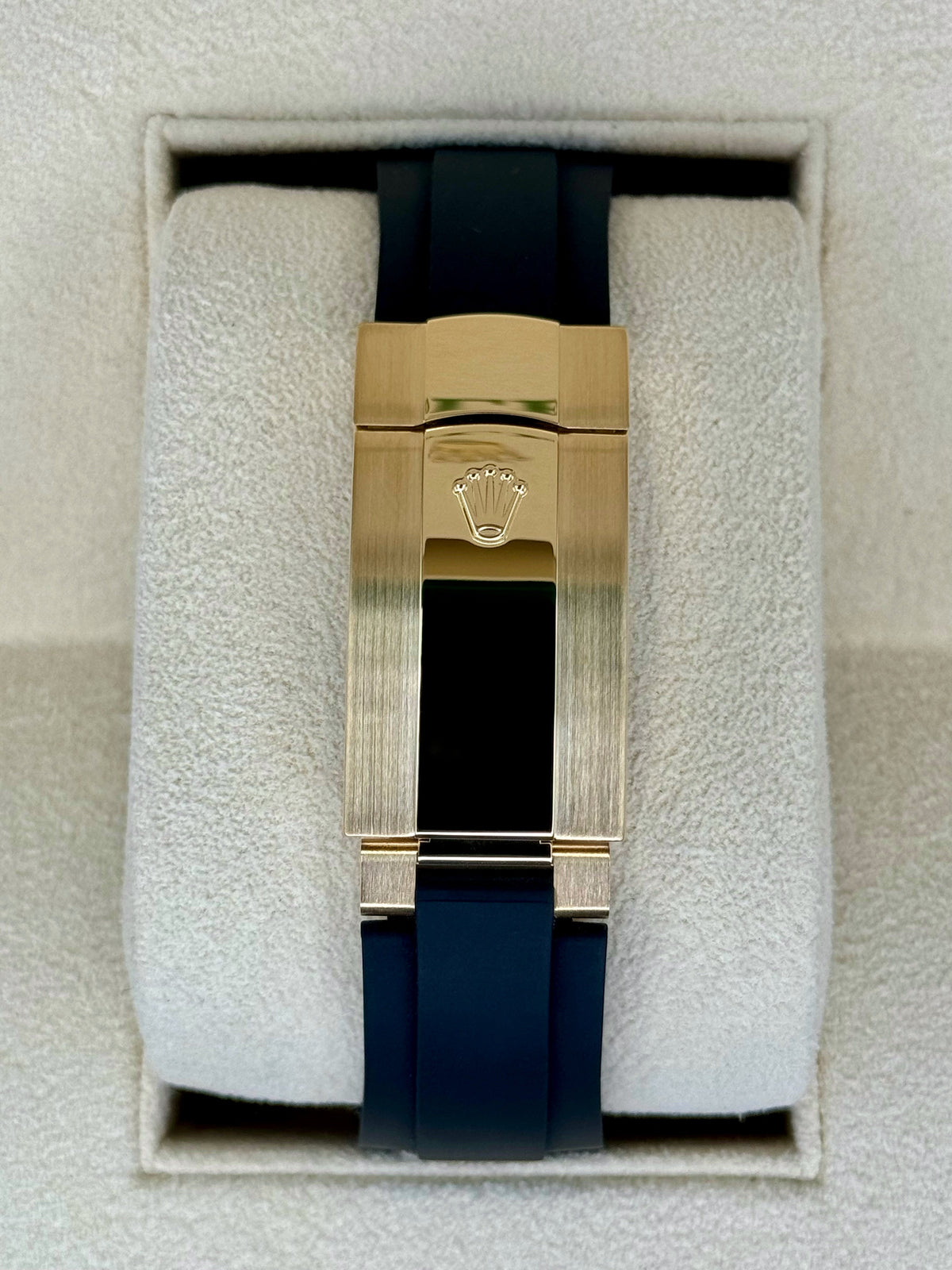2024 Rolex Sky-Dweller 42mm 336238 Yellow Gold Oysterflex Champagne Dial