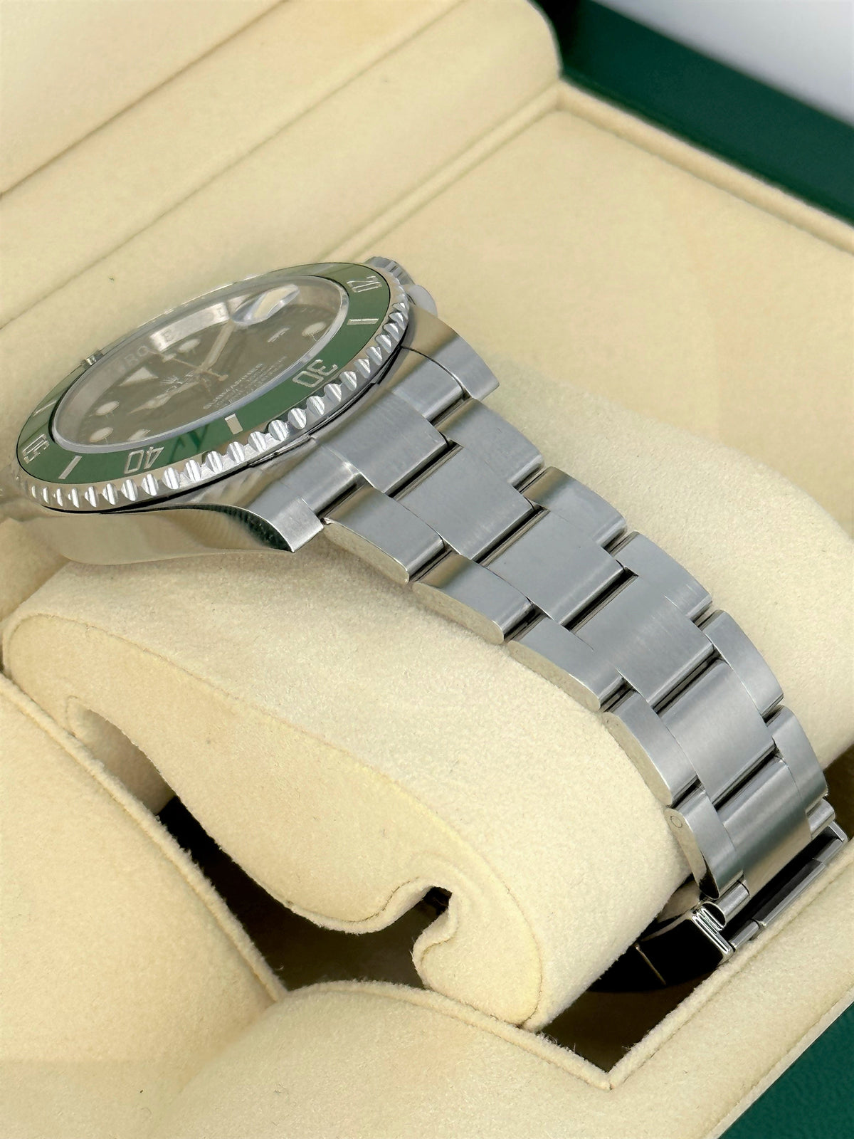 2018 Rolex Submariner "Hulk" 40mm 116610LV Green Dial