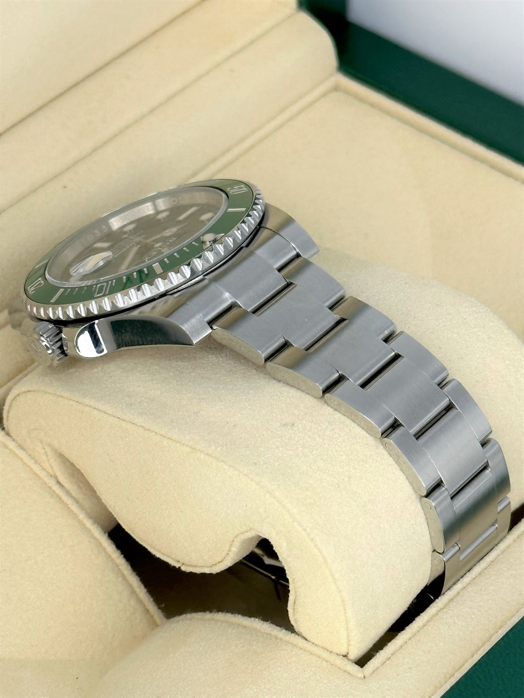 2018 Rolex Submariner "Hulk" 40mm 116610LV Green Dial