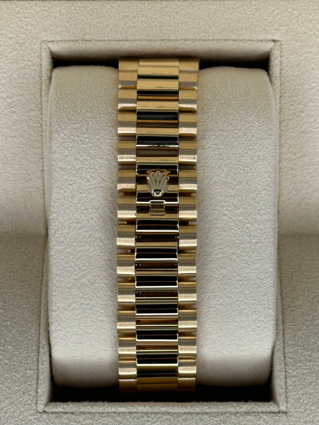 Rolex Day-Date 40mm 228238 Presidential Silver Motif Dial