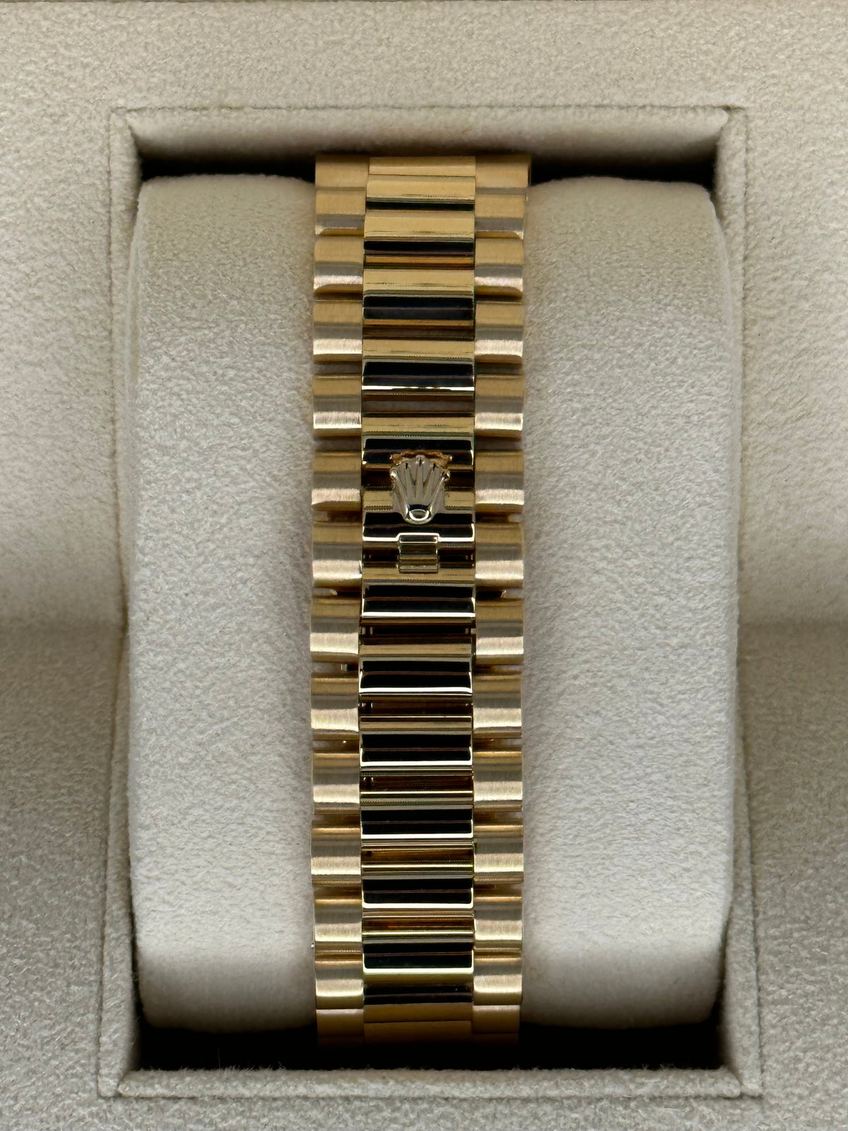 Rolex Day-Date 40mm 228238 Presidential Silver Motif Dial