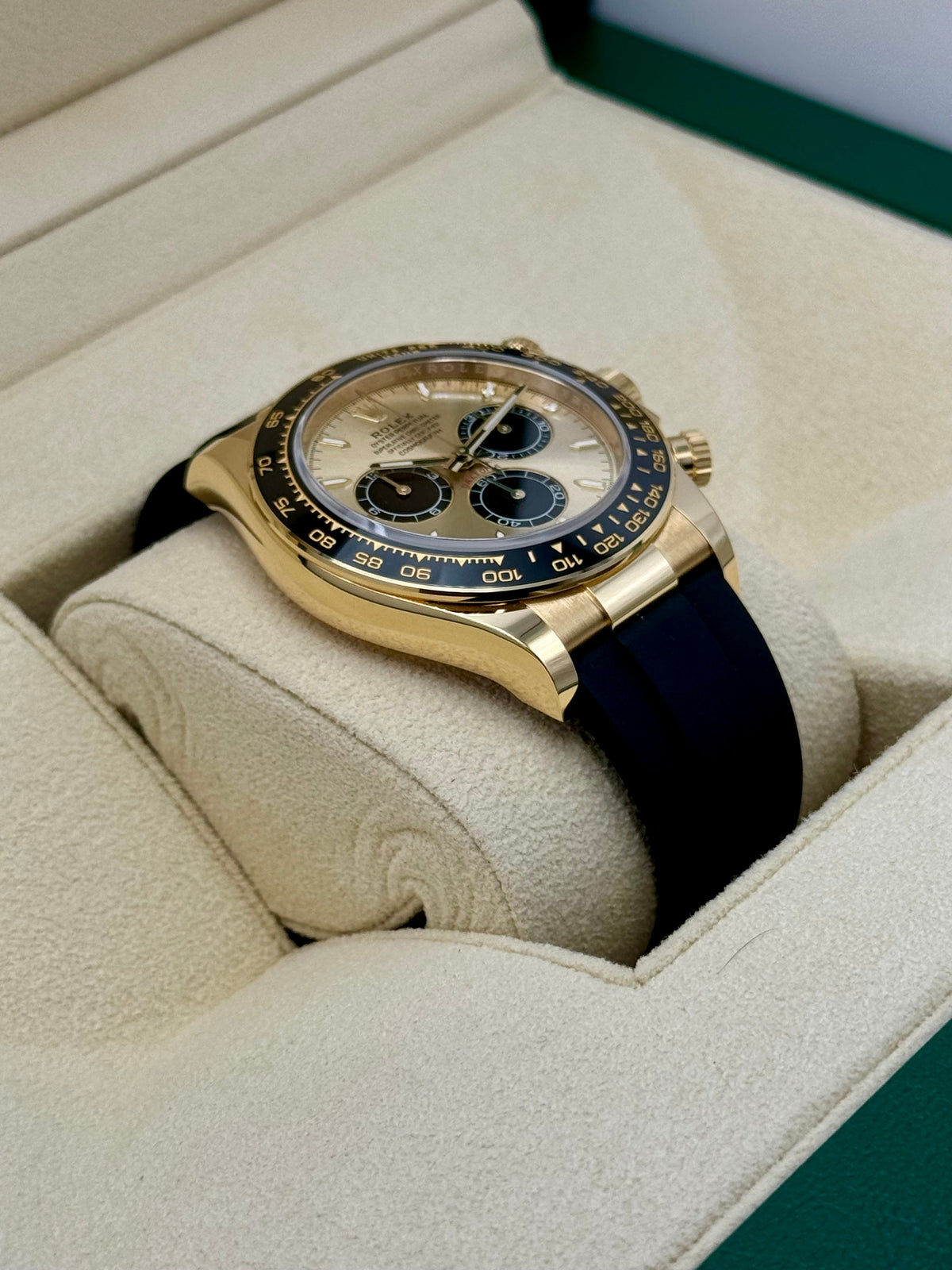 NEW 2025 Rolex Daytona 40mm 126518LN Yellow Gold Champagne Dial