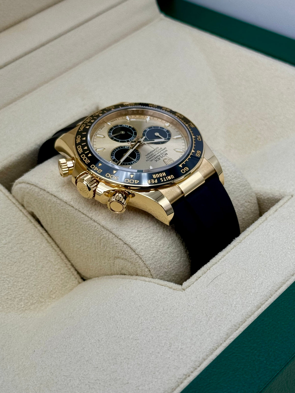 NEW 2025 Rolex Daytona 40mm 126518LN Yellow Gold Champagne Dial
