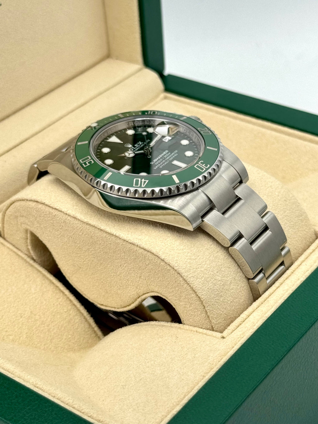 2017 Rolex Submariner "Hulk" 40mm 116610LV Green Dial