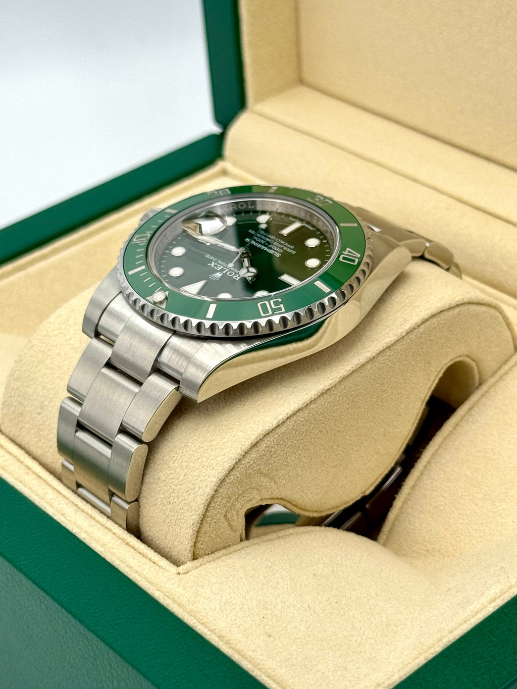 2017 Rolex Submariner "Hulk" 40mm 116610LV Green Dial
