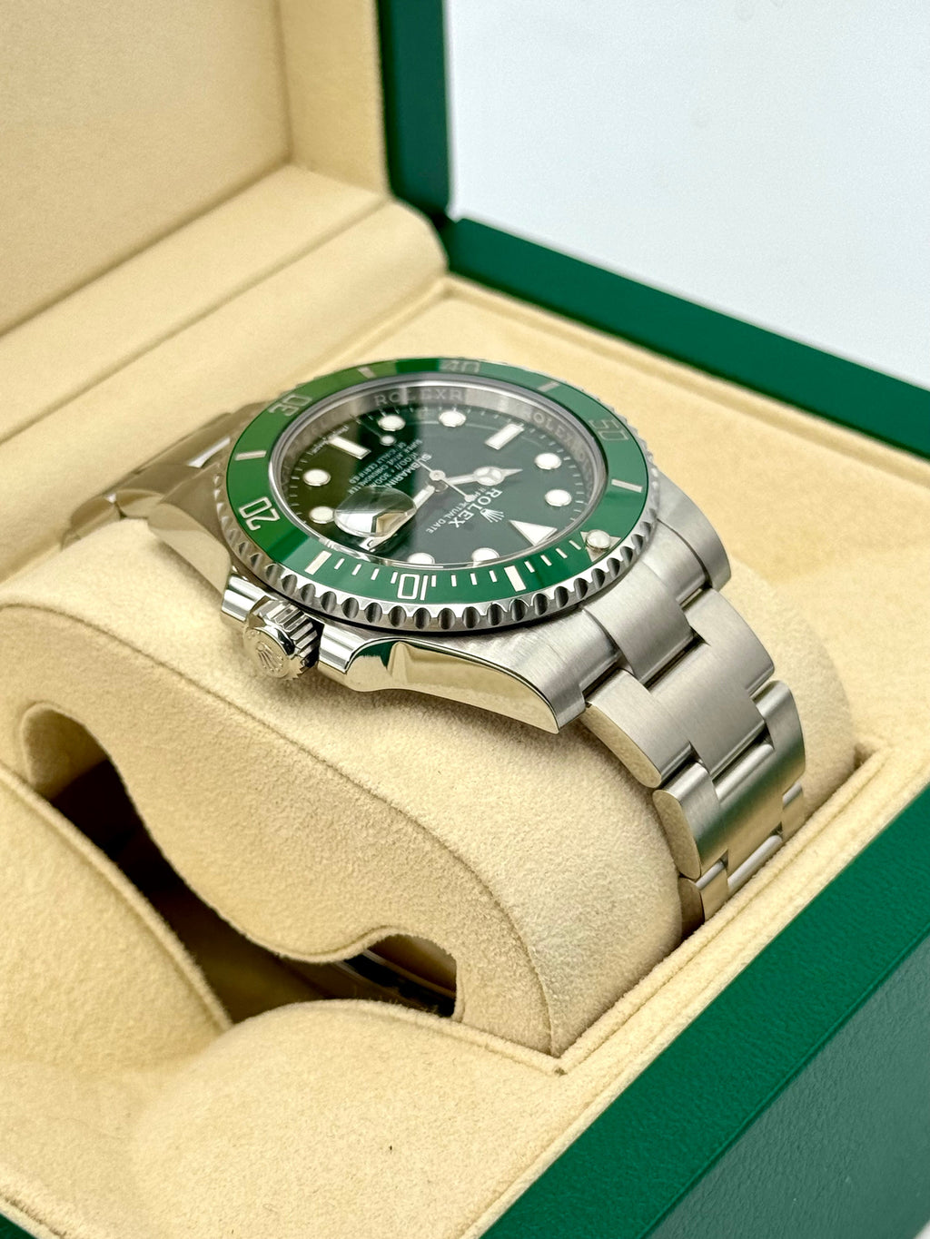 2017 Rolex Submariner "Hulk" 40mm 116610LV Green Dial