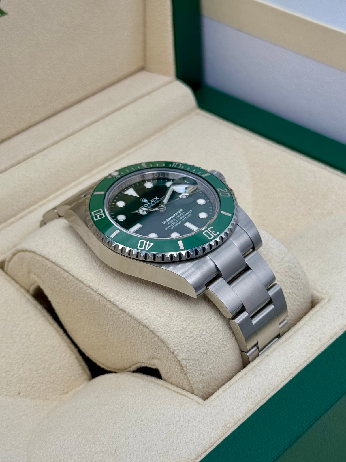 2017 Rolex Submariner "Hulk" 40mm 116610LV Green Dial