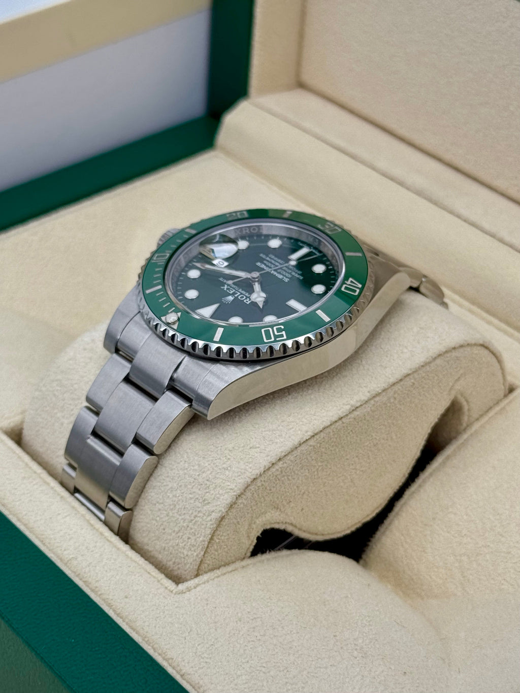 2017 Rolex Submariner "Hulk" 40mm 116610LV Green Dial