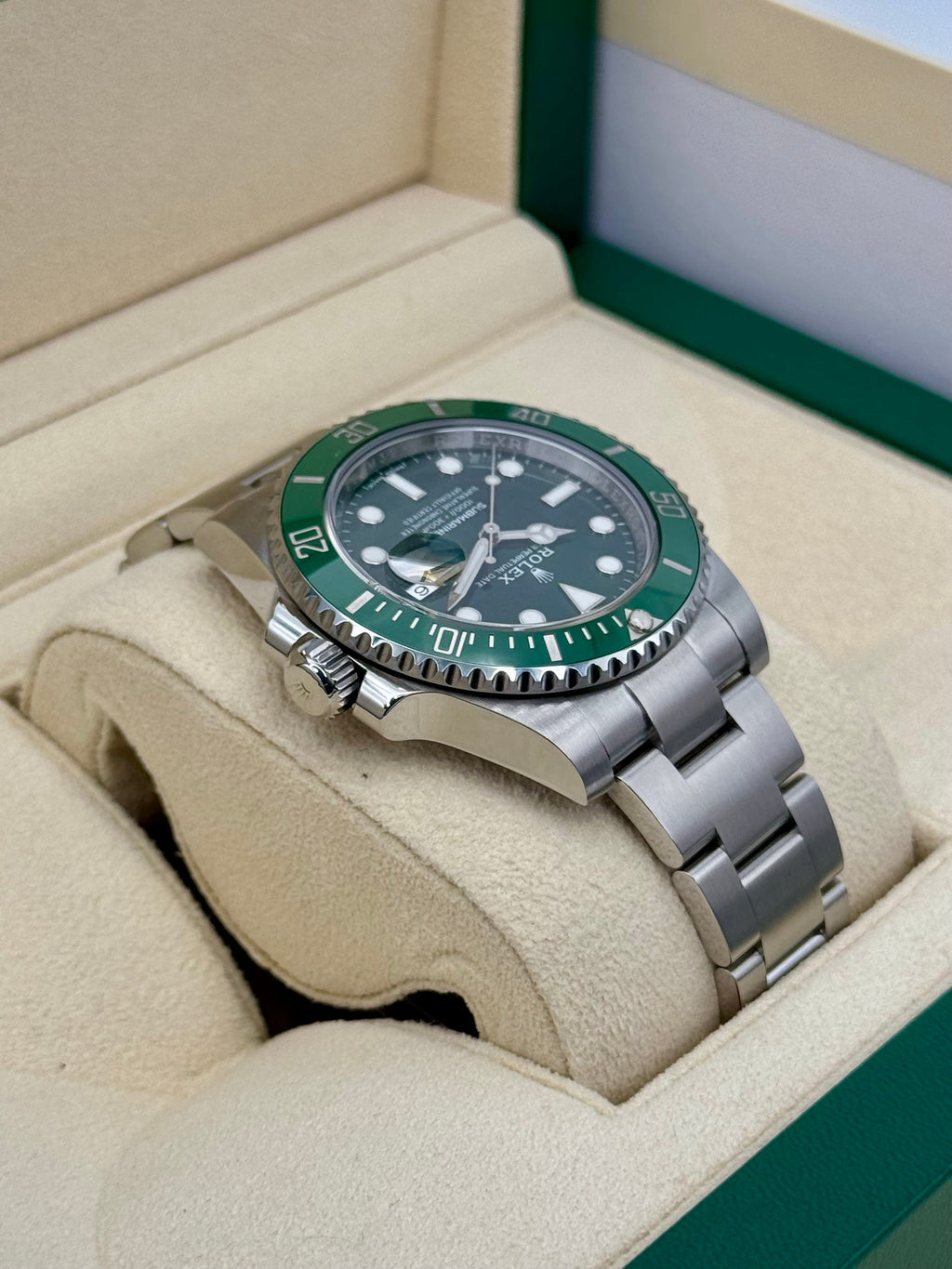2017 Rolex Submariner "Hulk" 40mm 116610LV Green Dial
