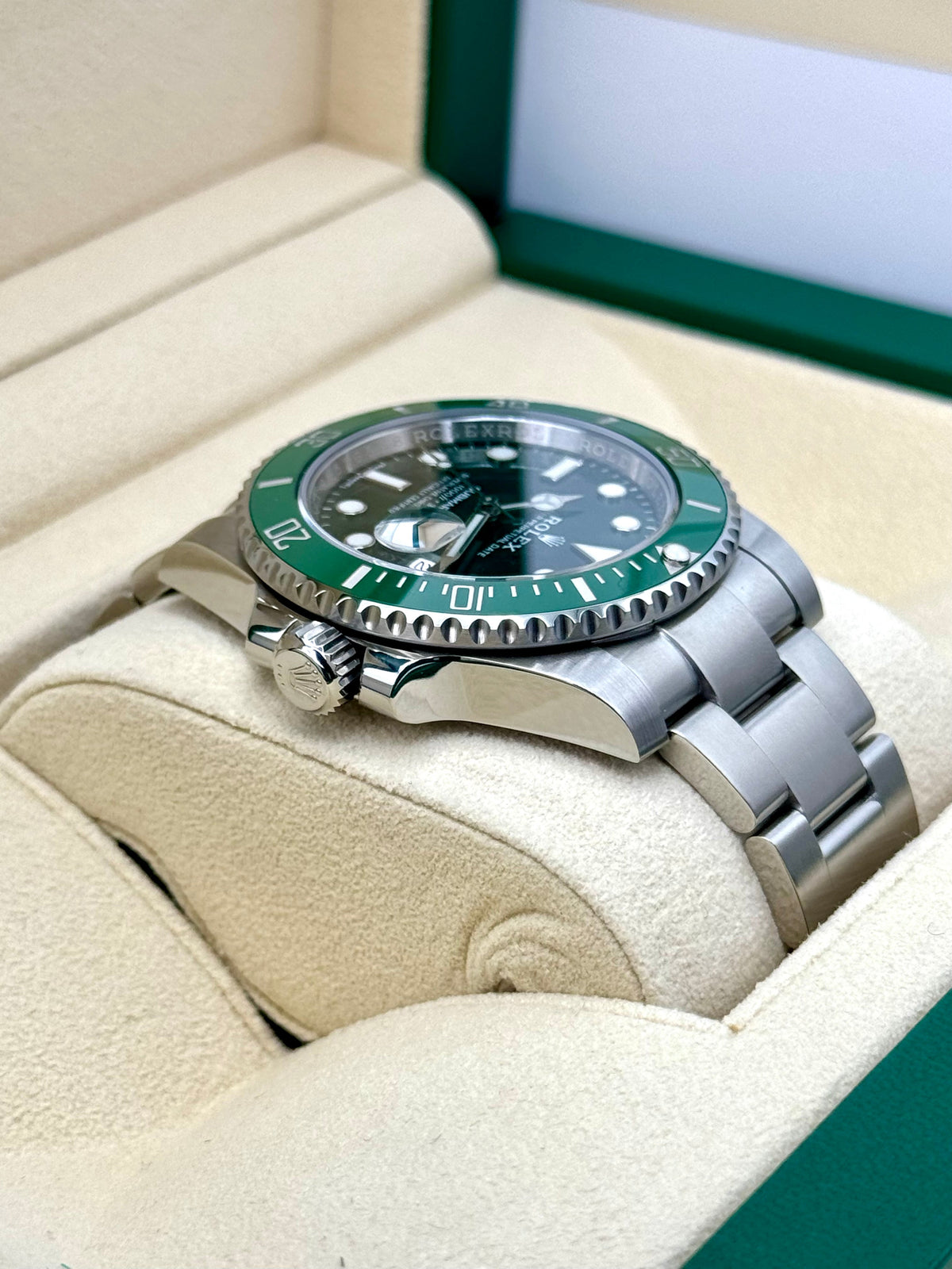 2019 Rolex Submariner "Hulk" 40mm 116610LV Green Dial