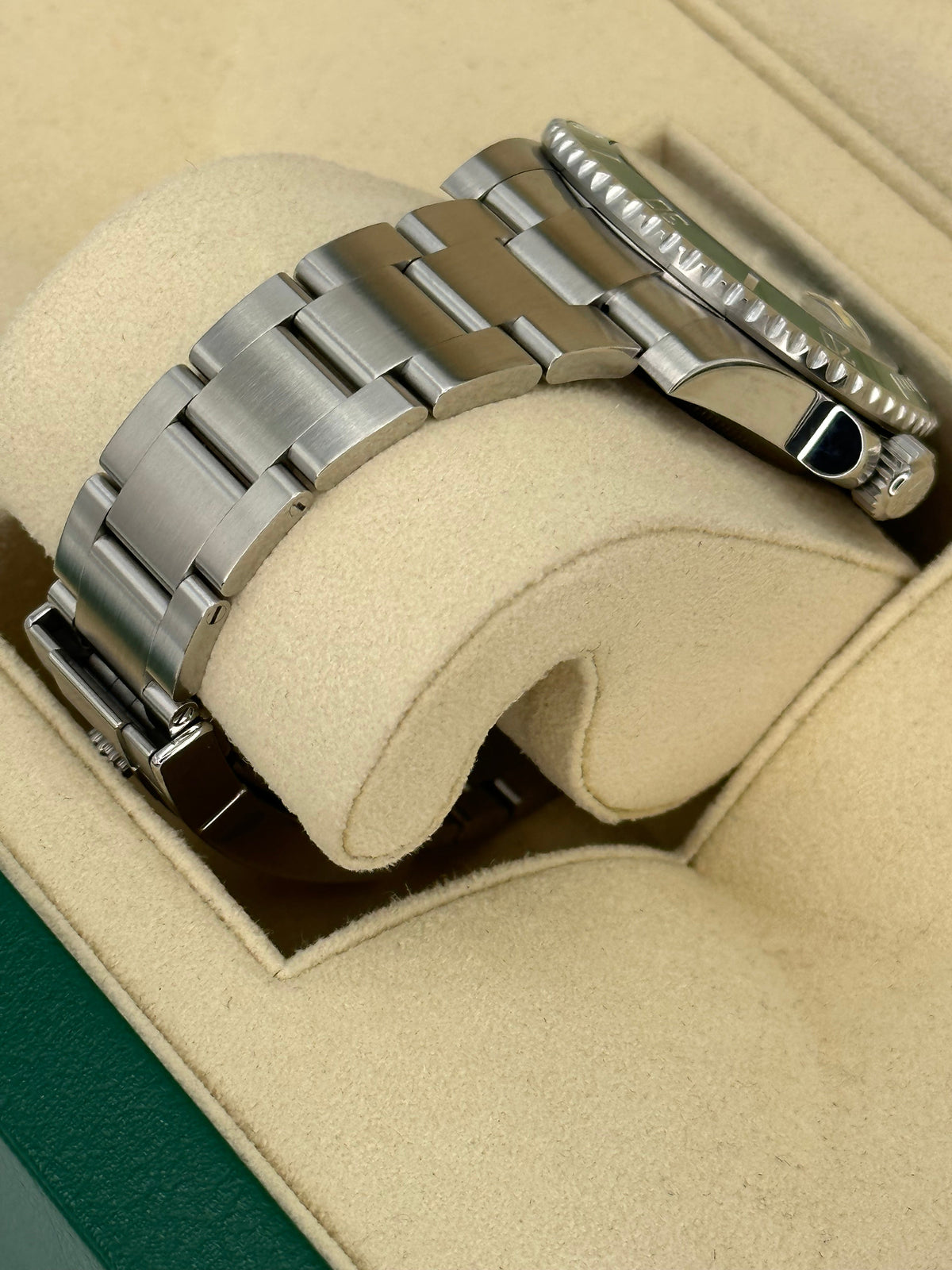Rolex Submariner "Hulk" 40mm 116610LV Green Dial