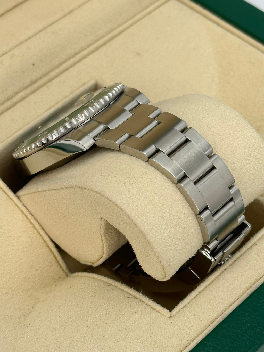 Rolex Submariner "Hulk" 40mm 116610LV Green Dial
