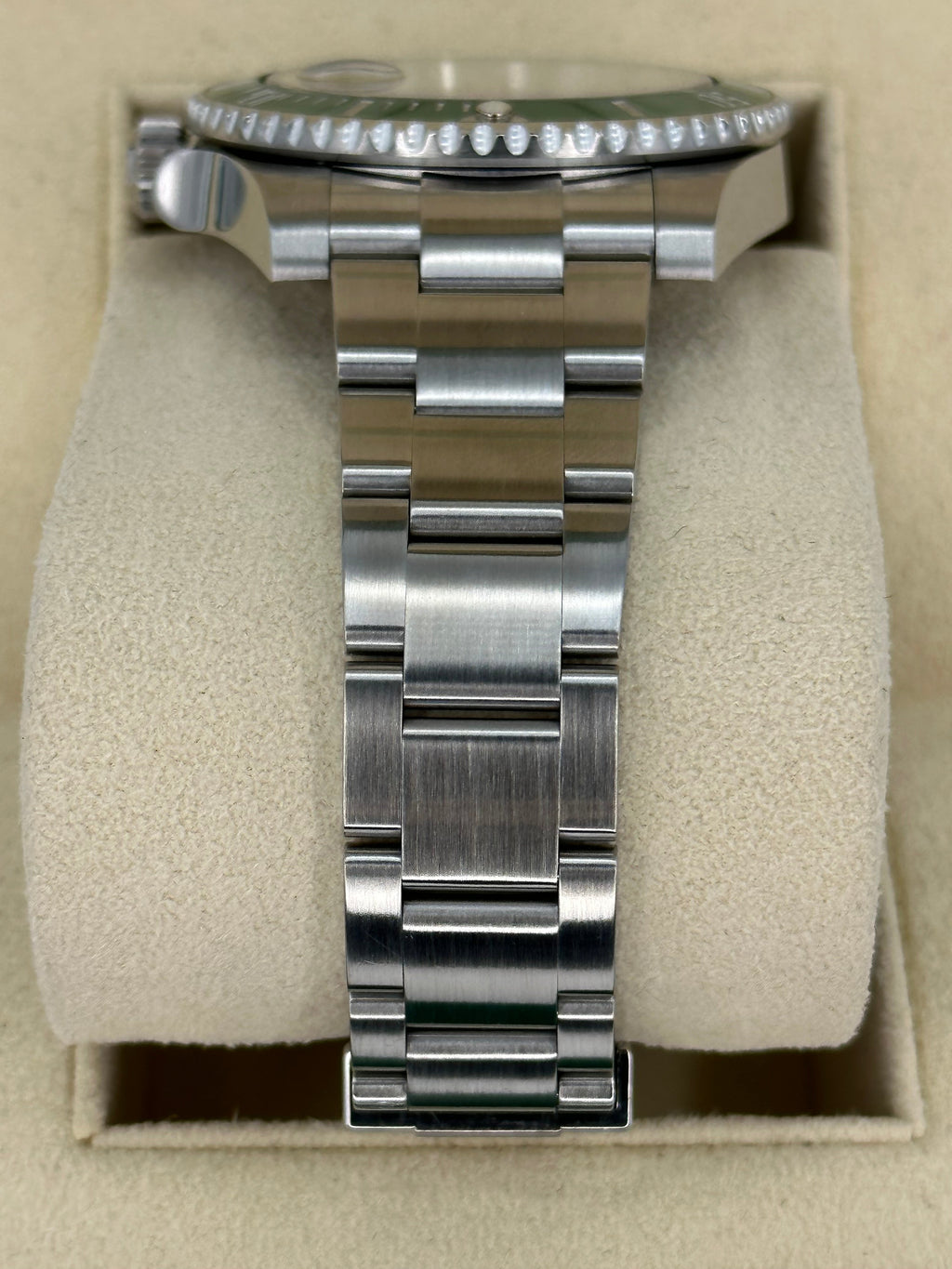 Rolex Submariner "Hulk" 40mm 116610LV Green Dial