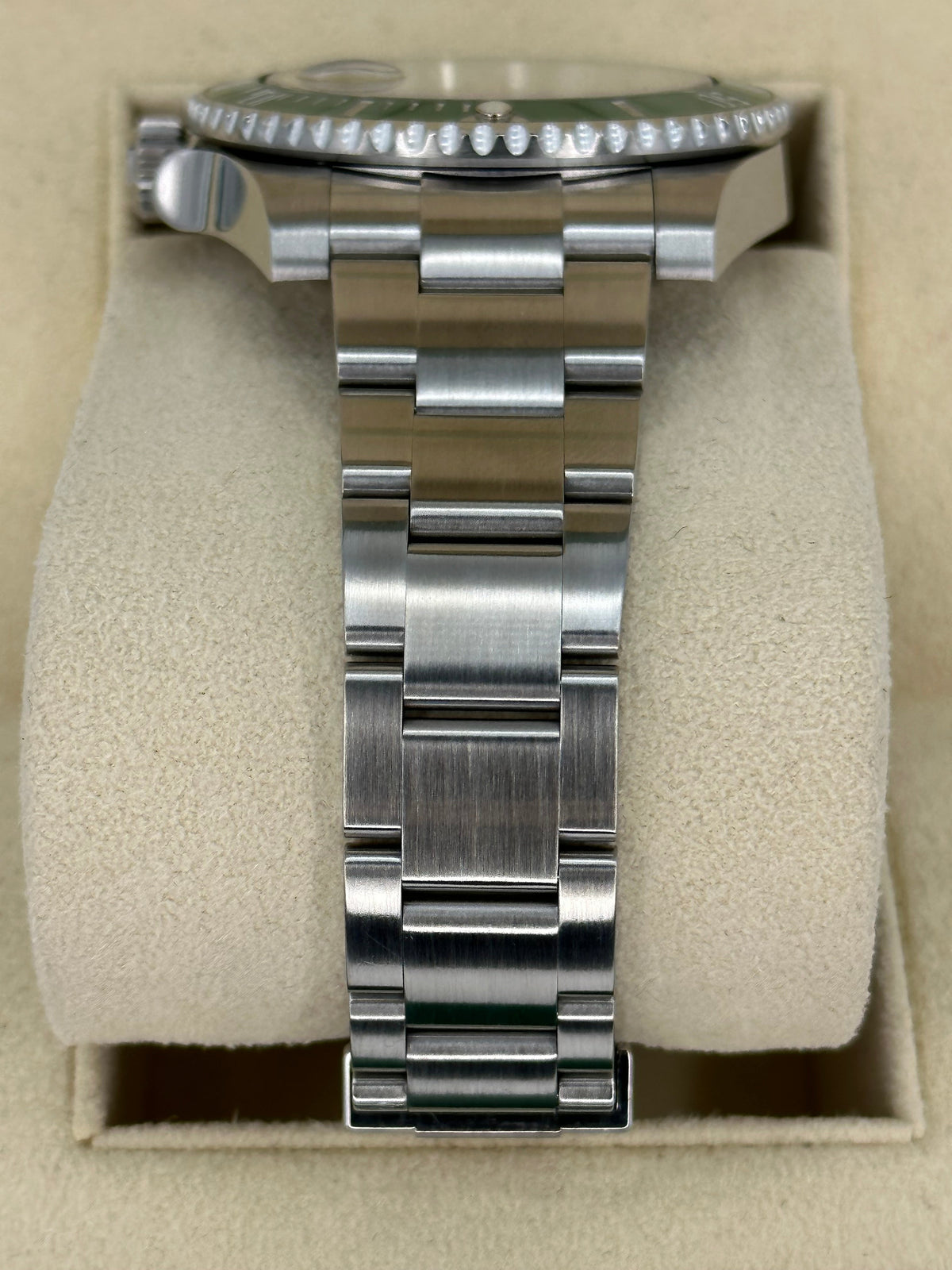 Rolex Submariner "Hulk" 40mm 116610LV Green Dial