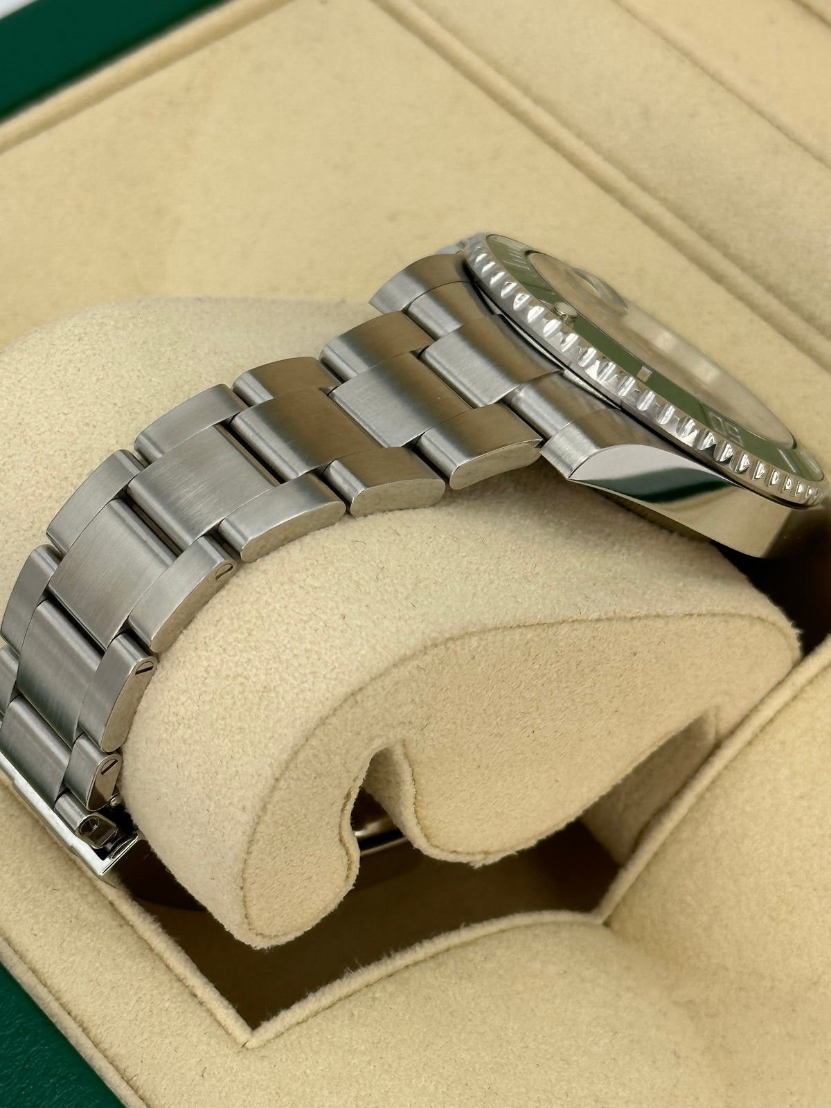 Rolex Submariner "Hulk" 40mm 116610LV Green Dial