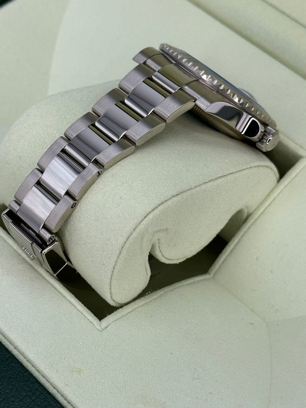 2009 Rolex Submariner “Smurf” 40mm 116619LB White Gold Blue Dial