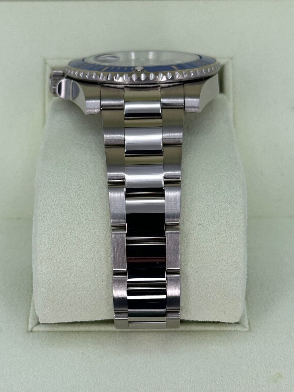 2009 Rolex Submariner “Smurf” 40mm 116619LB White Gold Blue Dial