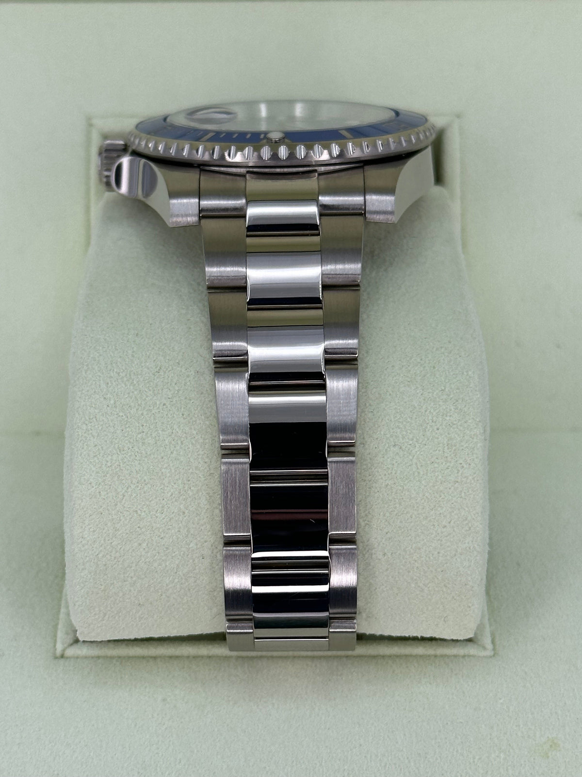 2009 Rolex Submariner “Smurf” 40mm 116619LB White Gold Blue Dial