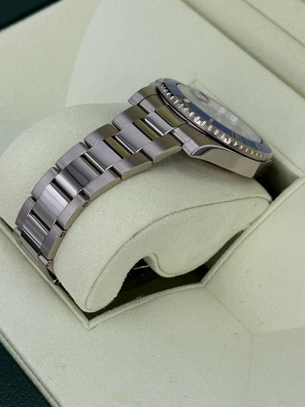 2009 Rolex Submariner “Smurf” 40mm 116619LB White Gold Blue Dial