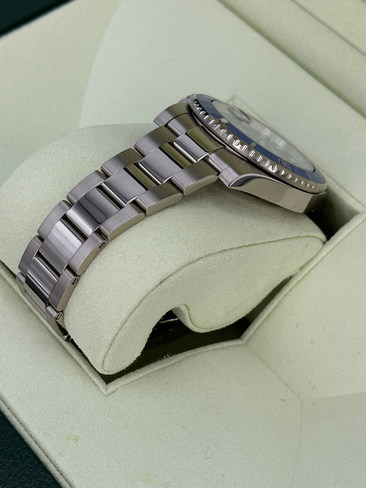 2009 Rolex Submariner “Smurf” 40mm 116619LB White Gold Blue Dial