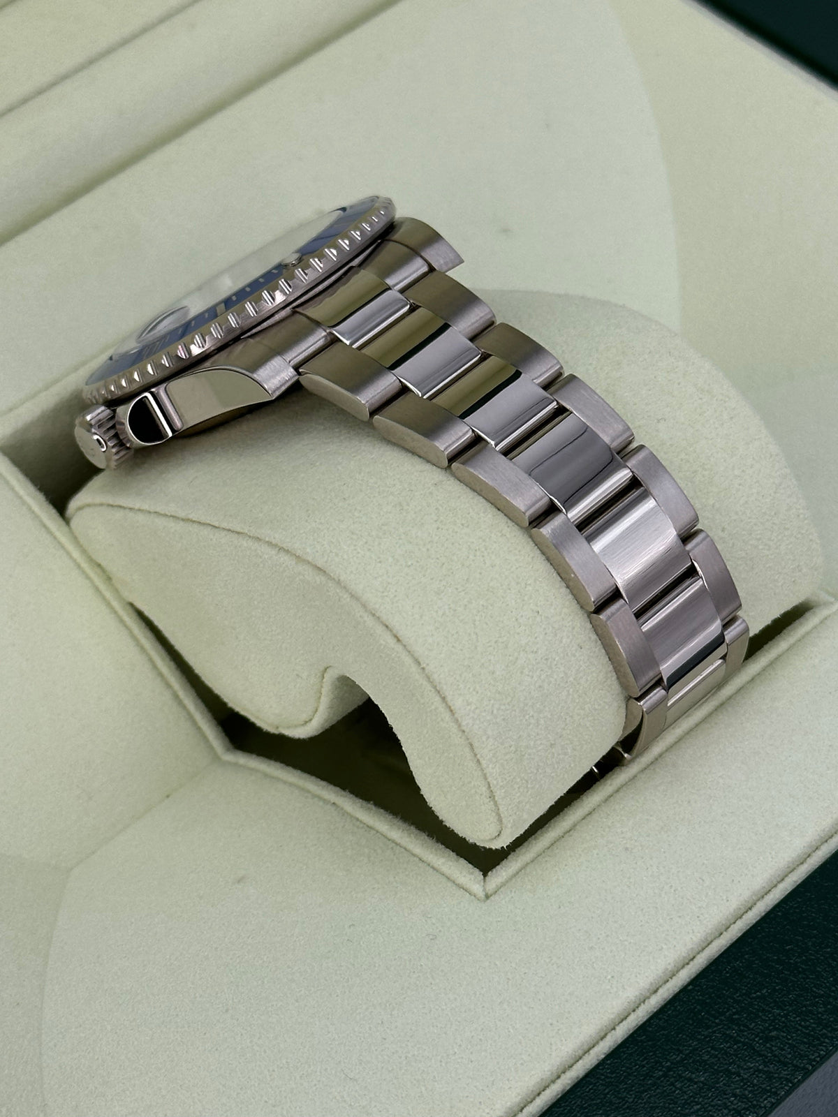2009 Rolex Submariner “Smurf” 40mm 116619LB White Gold Blue Dial