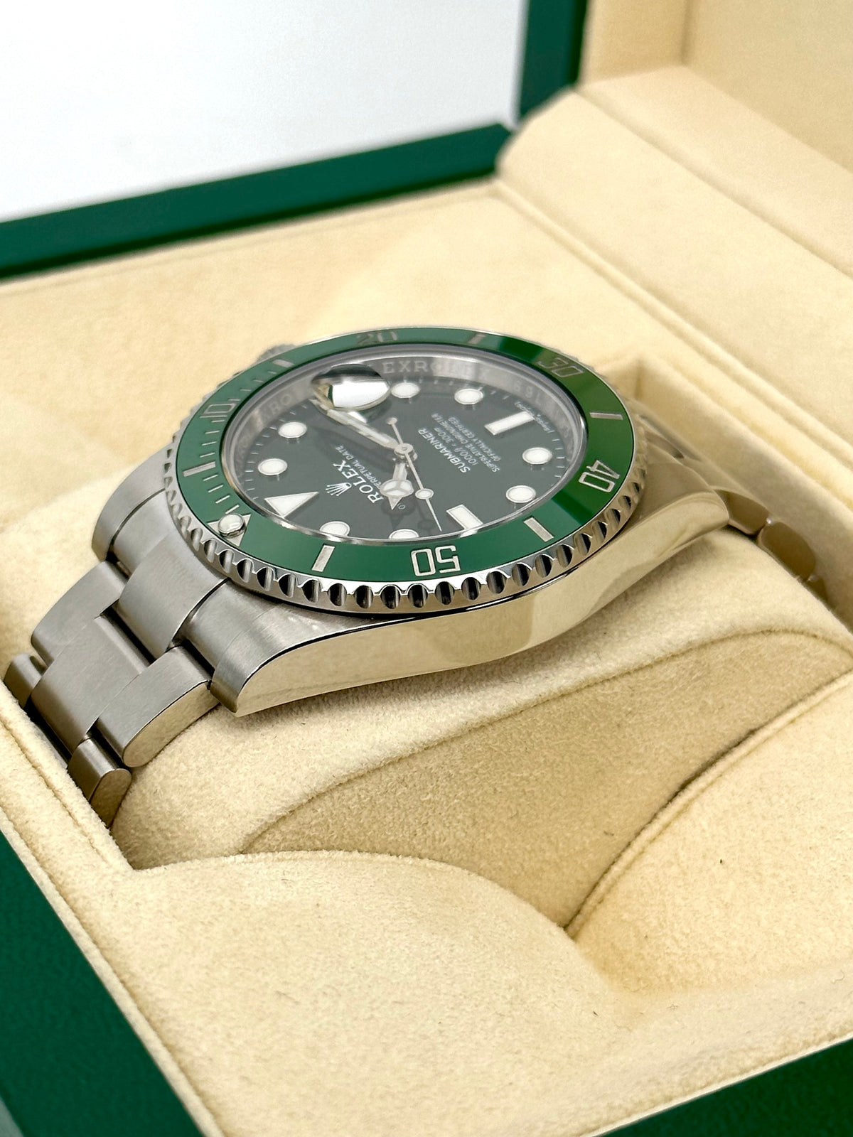 2016 Rolex Submariner "Hulk" 40mm 116610LV Green Dial