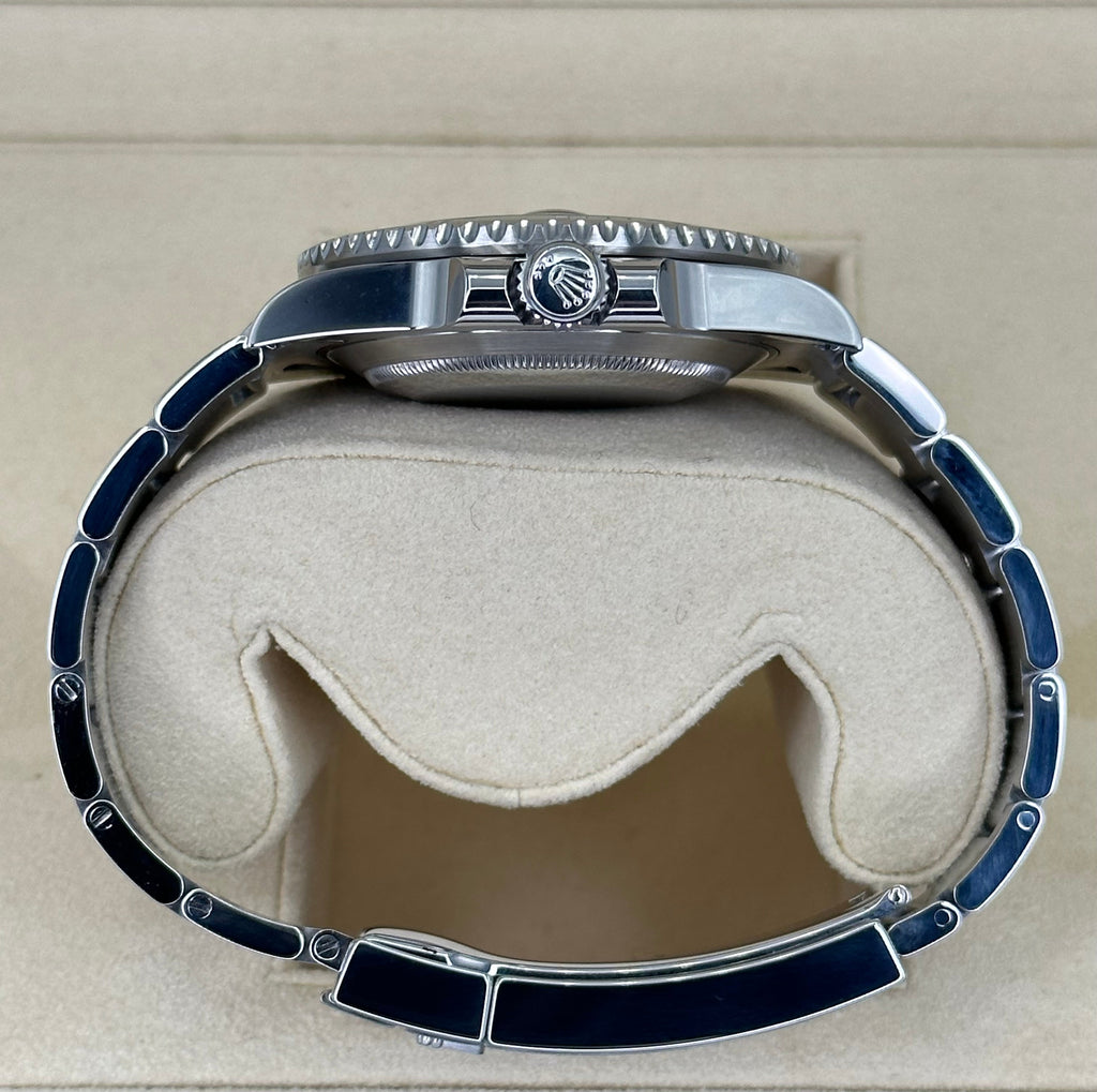 2016 Rolex Submariner "Hulk" 40mm 116610LV Green Dial