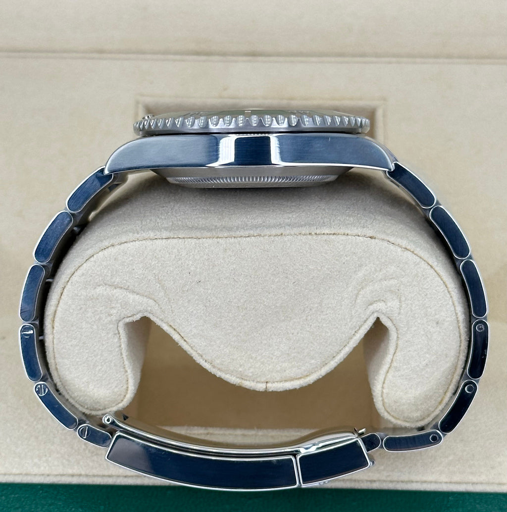 2016 Rolex Submariner "Hulk" 40mm 116610LV Green Dial