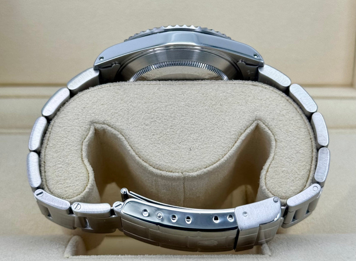 1995 Rolex Submariner 40mm 14060 Stainless Steel Black Dial