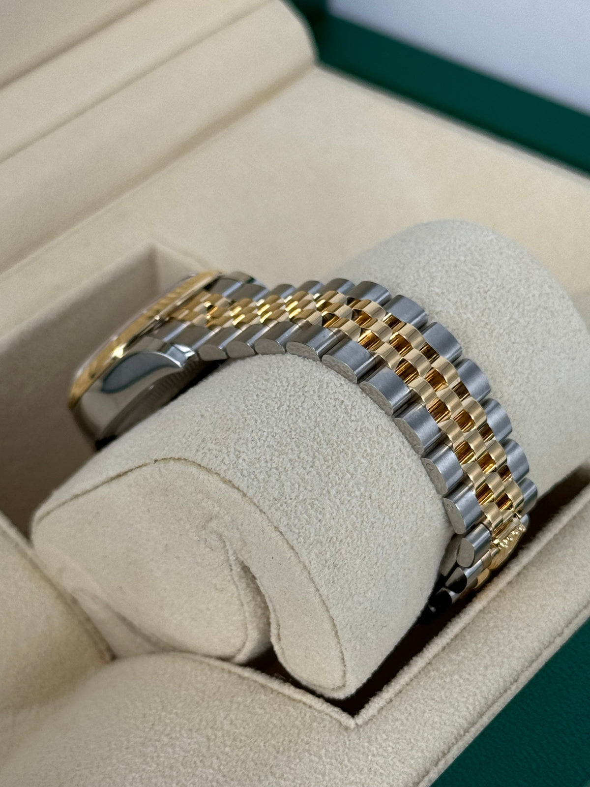 NEW 2025 Rolex Lady Datejust 28mm 279173 Jubilee Champagne Dial