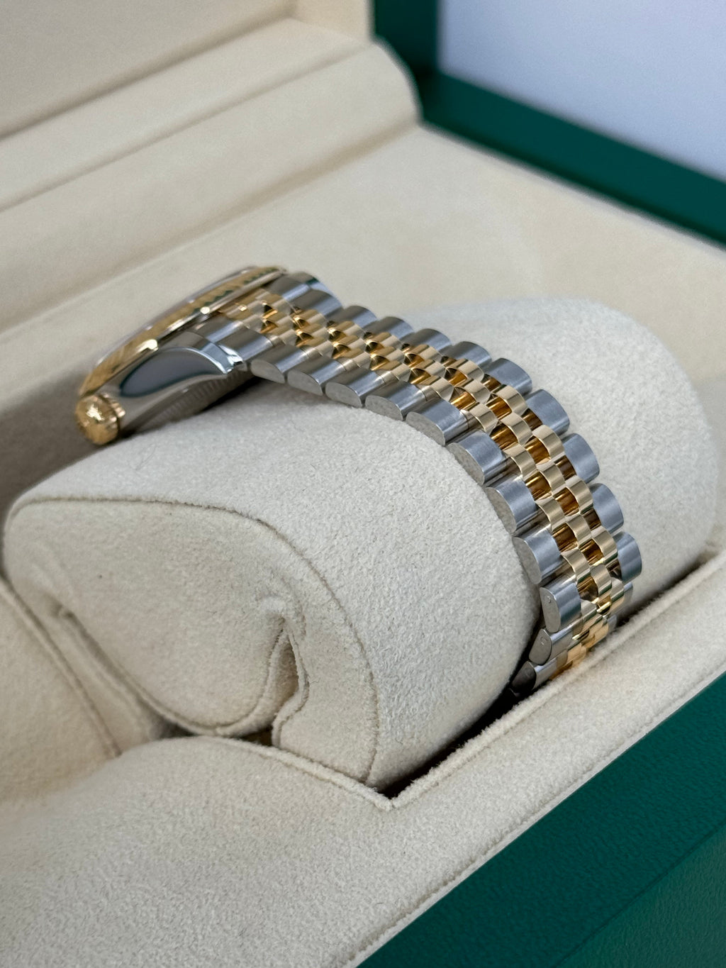 NEW 2025 Rolex Lady Datejust 28mm 279173 Jubilee Champagne Dial