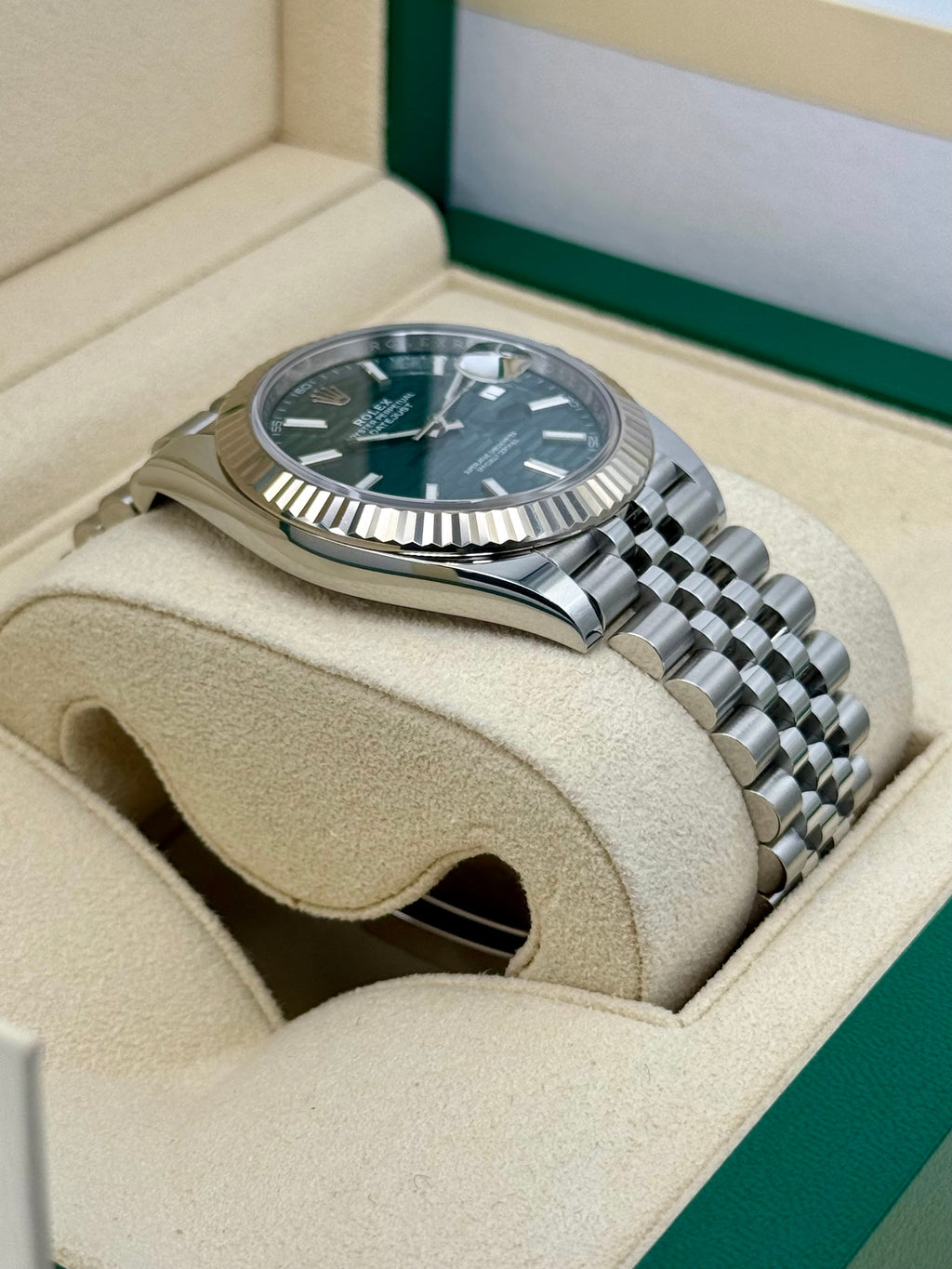 NEW Rolex Datejust 41mm 126334 Jubilee Green Motif Dial