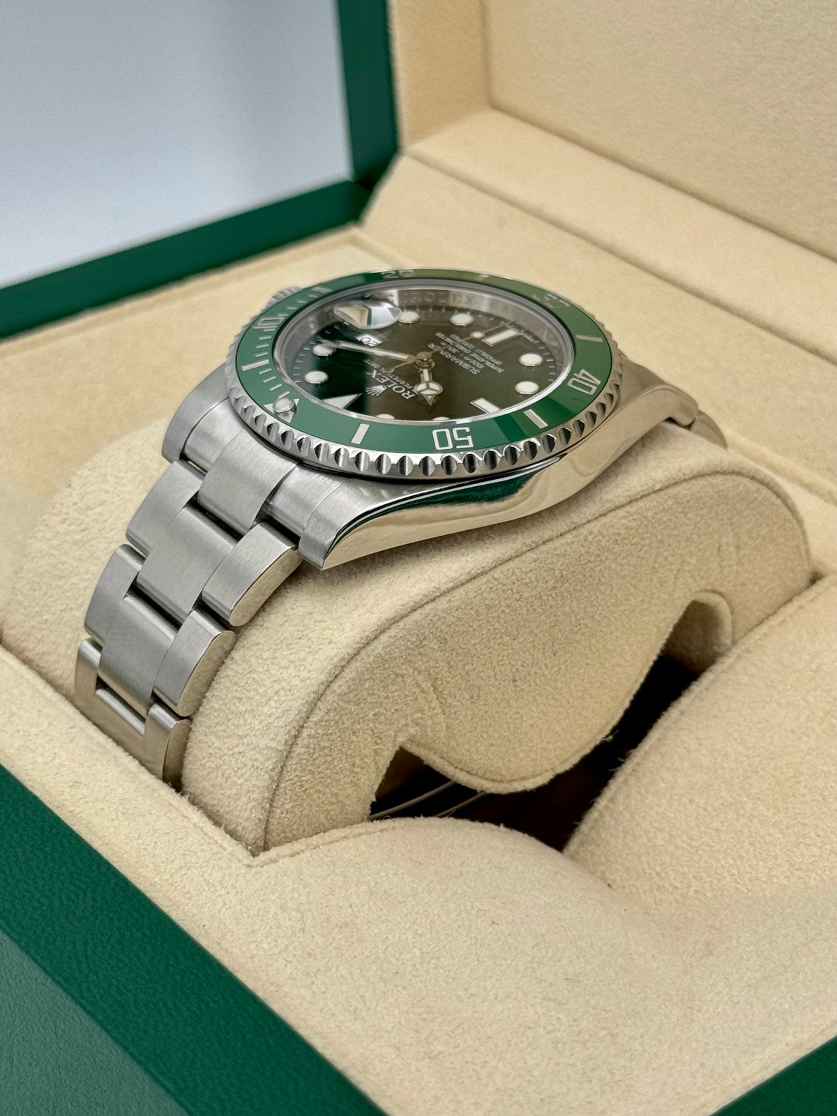 Submariner "Hulk" 40mm 116610LV Green Dial