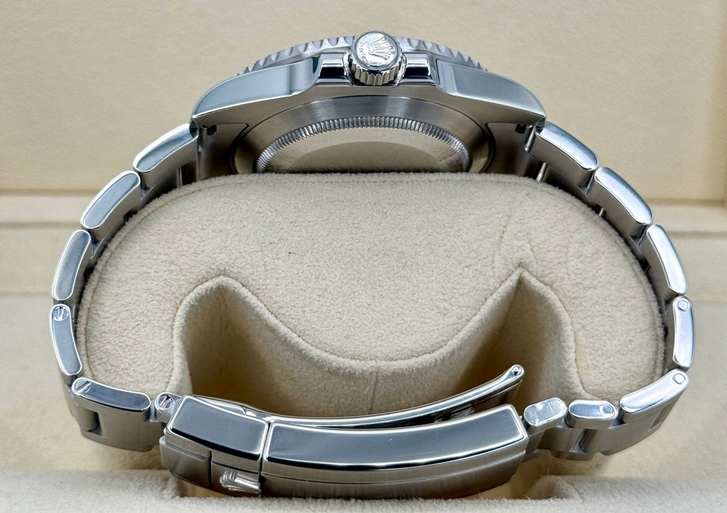 Submariner "Hulk" 40mm 116610LV Green Dial