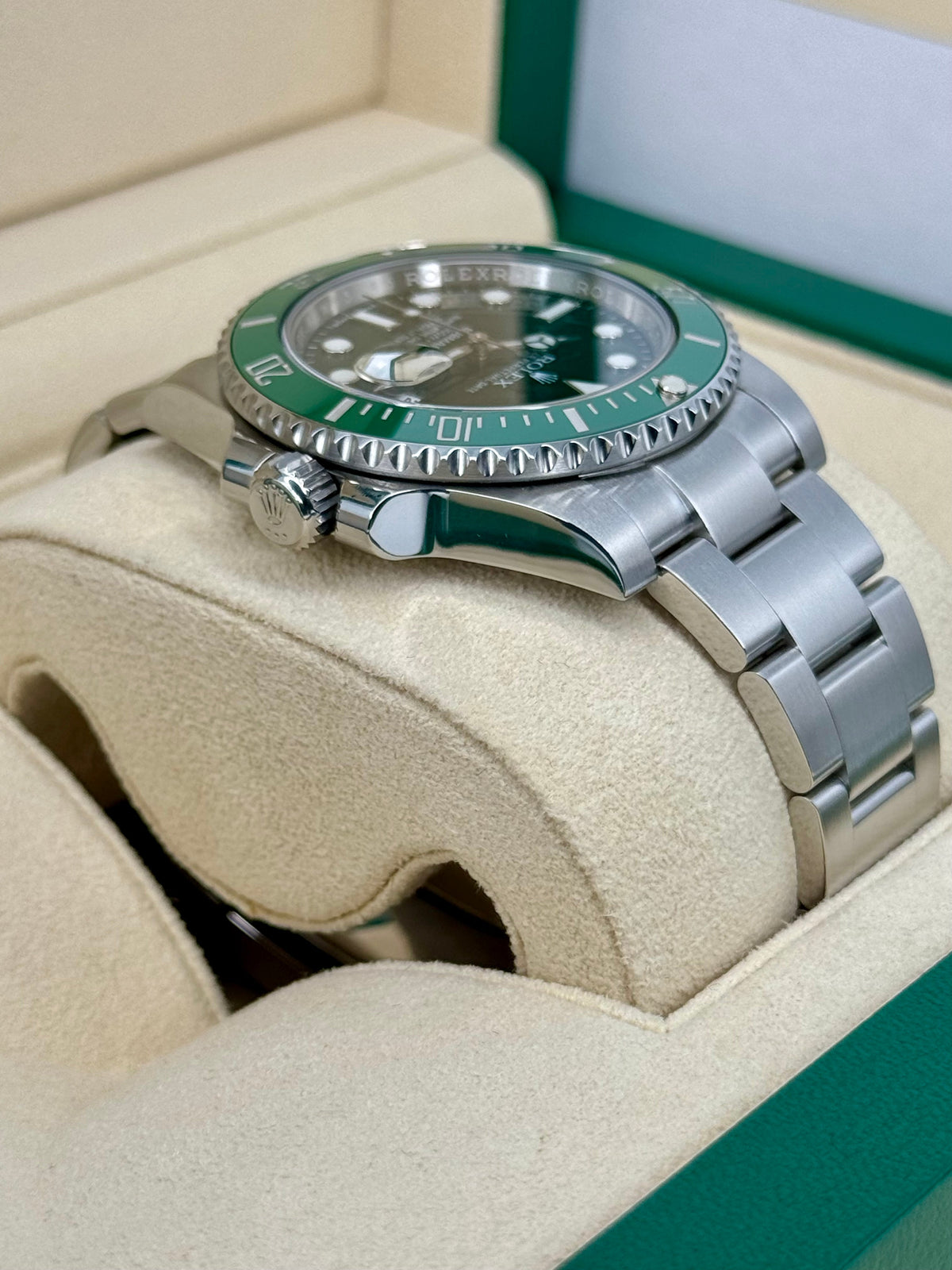 2015 Rolex Submariner "Hulk" 40mm 116610LV Green Dial