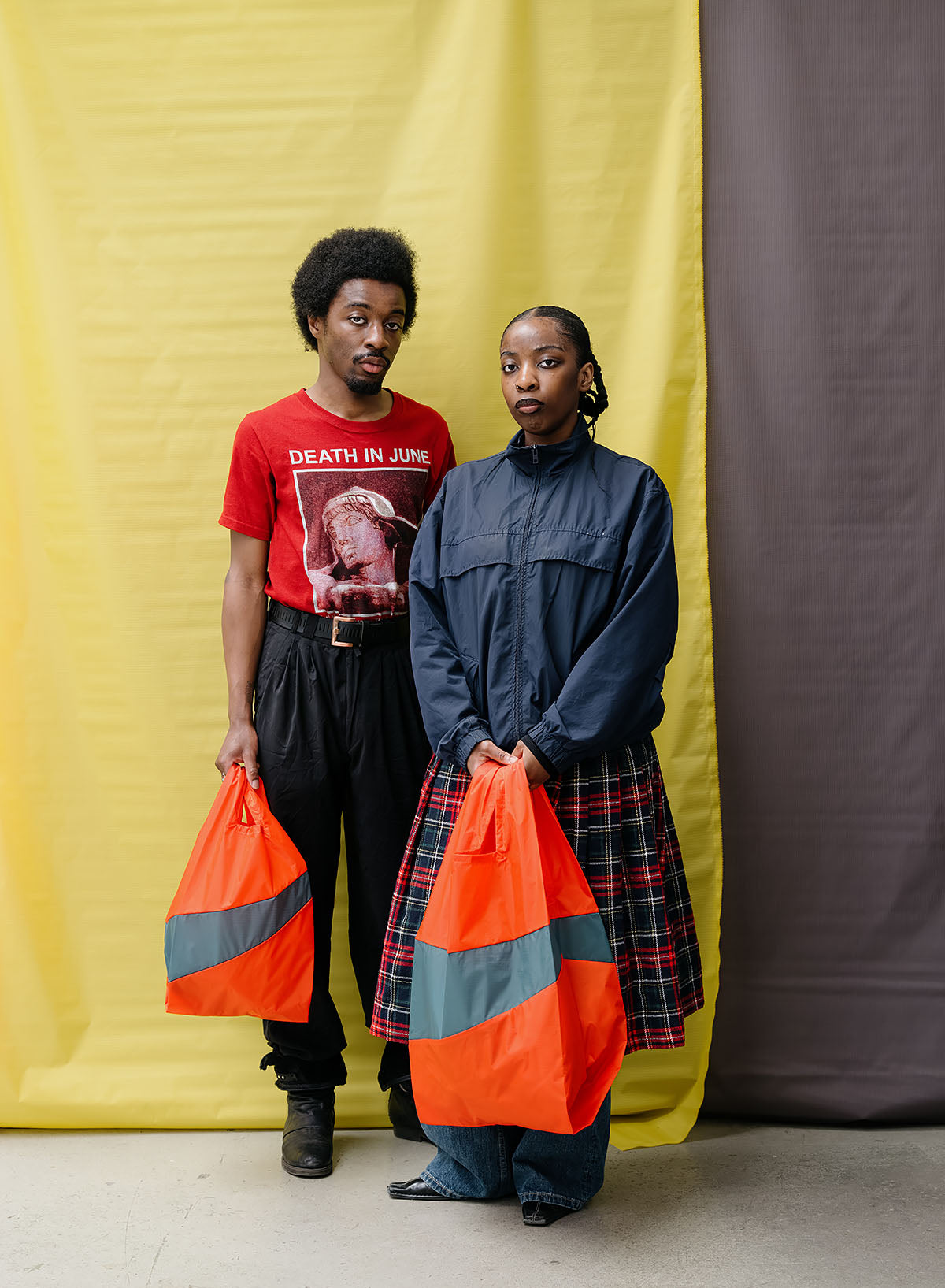 The New Shopping Bag Red Alert & Pine Medium