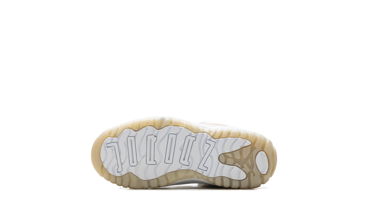 Air Jordan 11 Retro Low PS "Mother's Day" 580522 102