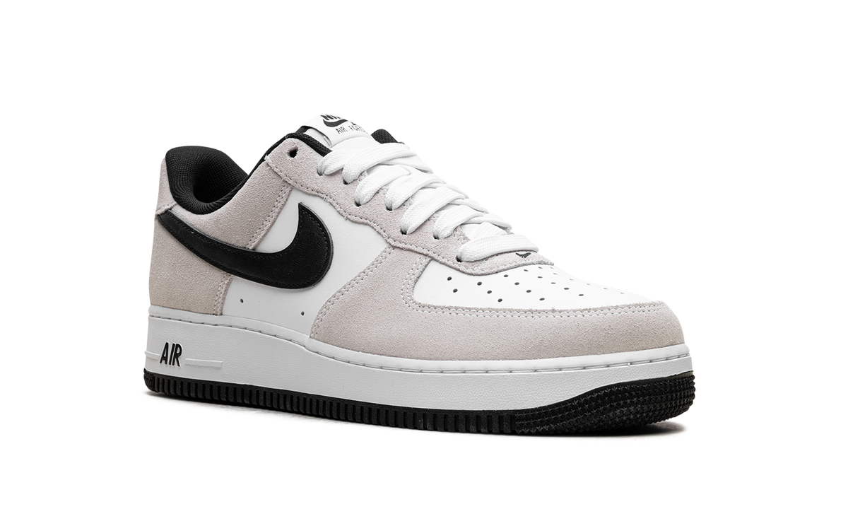 Air Force 1 Low '07 LV8 "White Black" IB6388 100