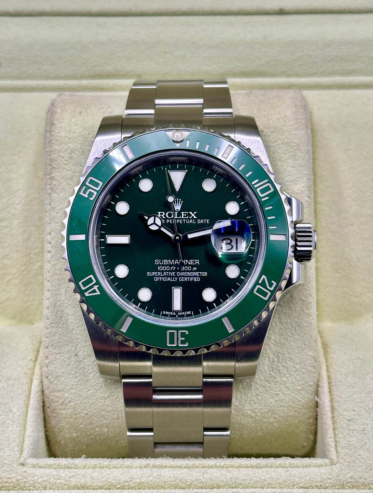 Rolex Submariner "Hulk" 40mm 116610LV Green Dial