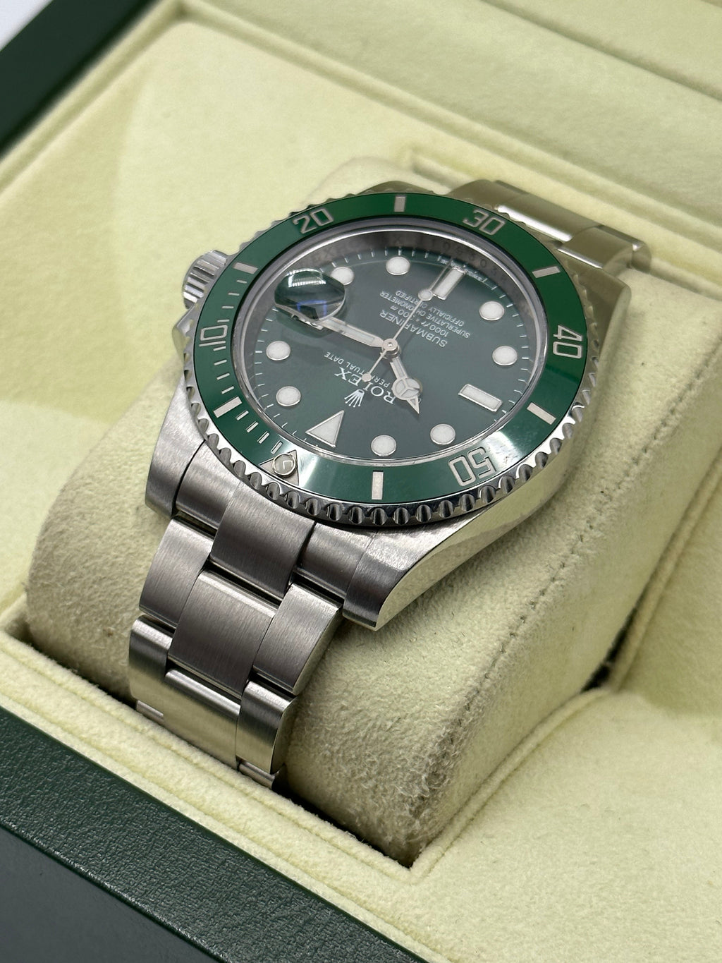Rolex Submariner "Hulk" 40mm 116610LV Green Dial